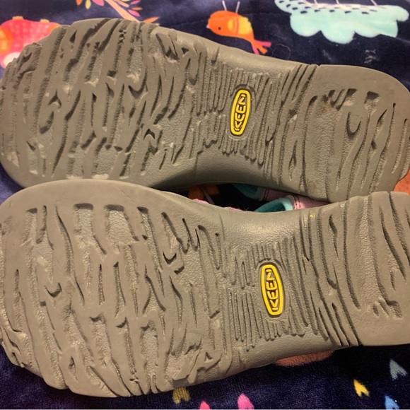 KEEN Water Sandals size 4 ( Big Girl) - Picture 3 of 6